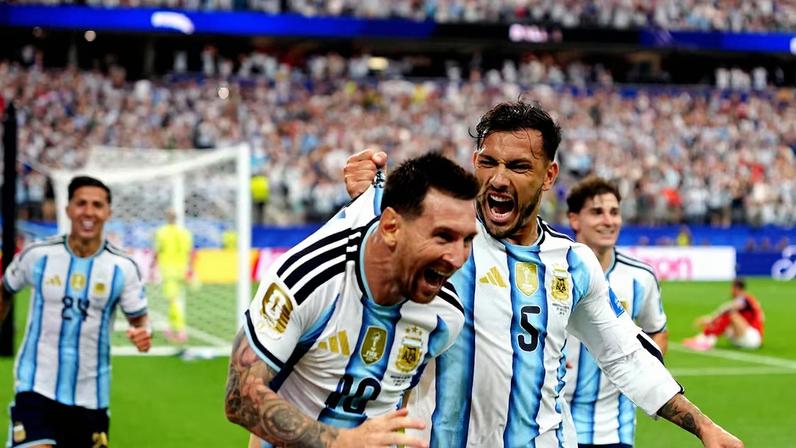 Comentarista do Estadão fala sobre o recorde histórico do argentino, agora o maior artilheiro das Copas.