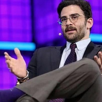 Comentaristas políticos dos EUA impedidos de entrar no Reino Unido