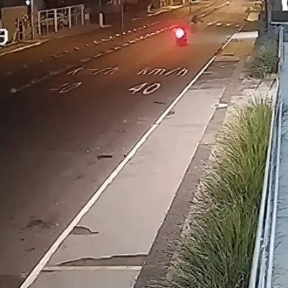 Câmera registra atropelamento de ciclista por motocicleta no litoral norte