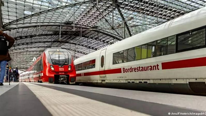 Deutsche Bahn é a empresa ferroviária da Alemanha, que opera ao redor do país