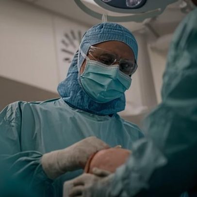 Medicamentos para emagrecimento podem reduzir cirurgias de joelho, aponta estudo