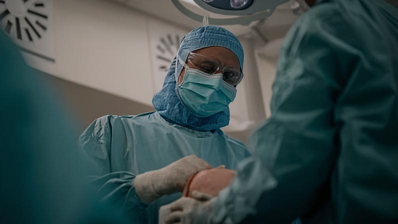 Medicamentos para emagrecimento podem reduzir cirurgias de joelho, aponta estudo