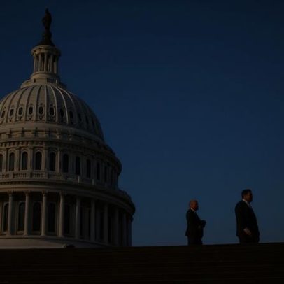 Senado dos EUA aprova lei de imigração de US$70 bi após conflitos sobre fundo