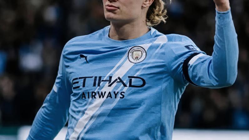 Erling Haaland comemora gol pelo Manchester City