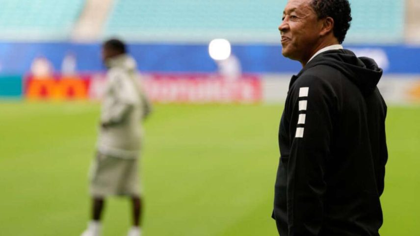 O treinador Bubista comanda um treino no estádio de Miami, local da partida contra o Uruguai.