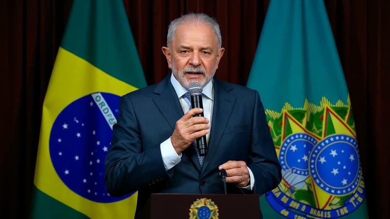 Flávio Bolsonaro e Lula fazem monitoramento em tempo real de redes sociais