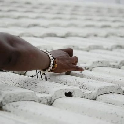 Telhados frios ajudam milhões a reduzir calor e melhorar sono e saúde