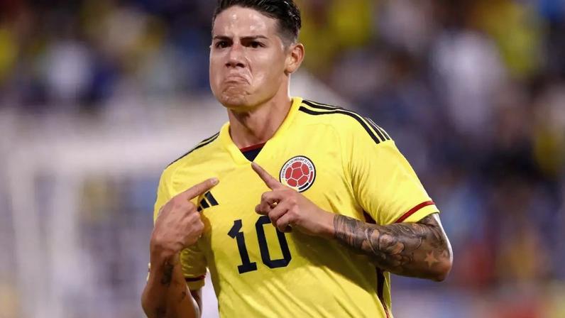 James Rodríguez comemorando gol na seleção colombiana