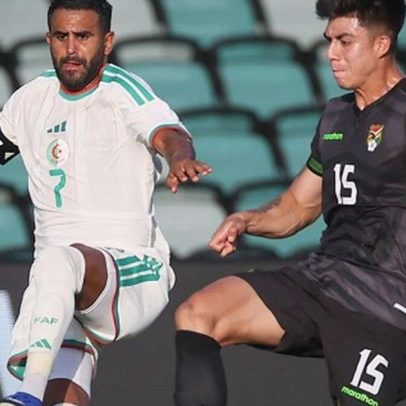 Argélia vence Bolívia por 4 a 0 em jogo inesperado