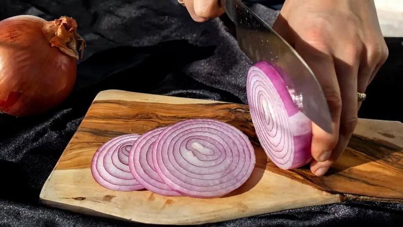 Cebola ajuda na pressão alta e diabetes? / Canva
