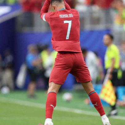 Cannavaro revela pedido para Ronaldo não se aposentar: aproveite o futebol