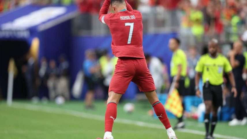 Cristiano Ronaldo se destacou com a camisa de Portugal diante do Uzbequistão –