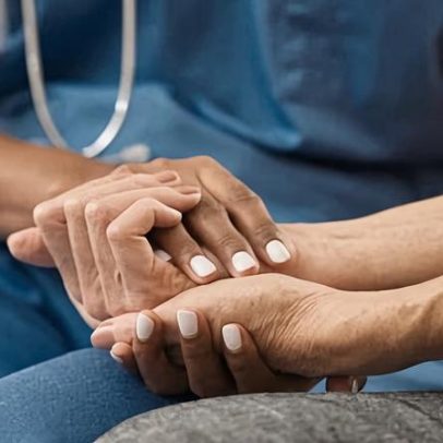 Médicos relutam em ter conversa difícil com pacientes; por todos, é necessário falar