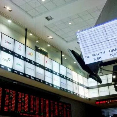 Ibovespa abre estável sem bancos; vencimento de opções aumenta volatilidade