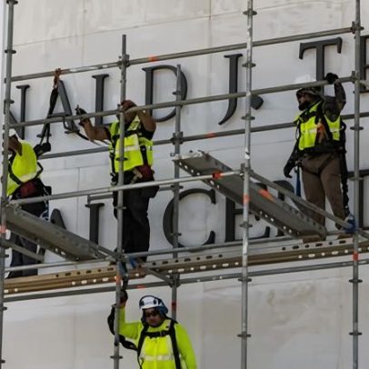 Juiz nega suspensão de ordem para remover nome de Trump do Kennedy Center
