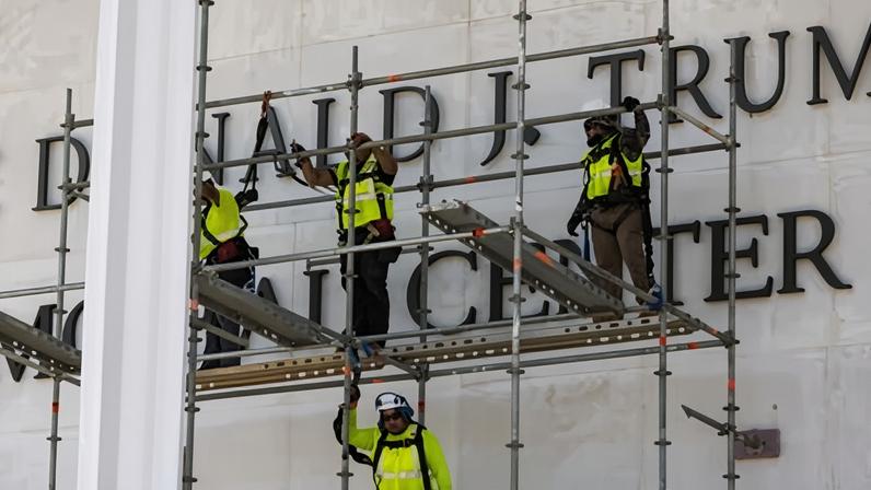 Juiz nega suspensão de ordem para remover nome de Trump do Kennedy Center