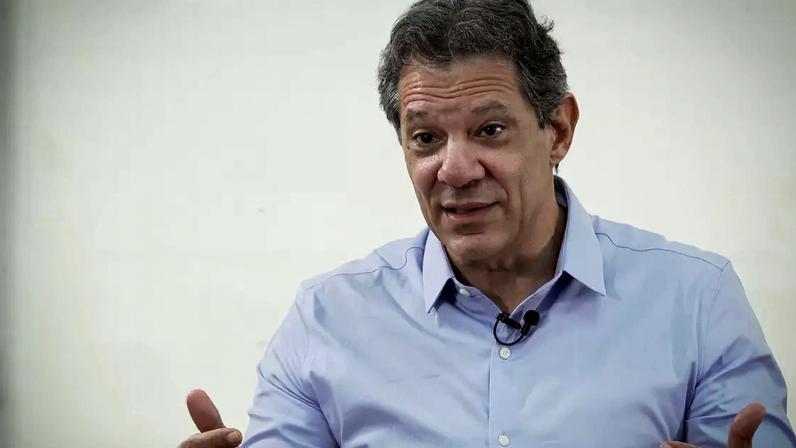 "Uma loja aberta não pode pagar mais imposto do que uma loja virtual", afirma Haddad, sobre a 'taxa das blusinhas', que foi revogada