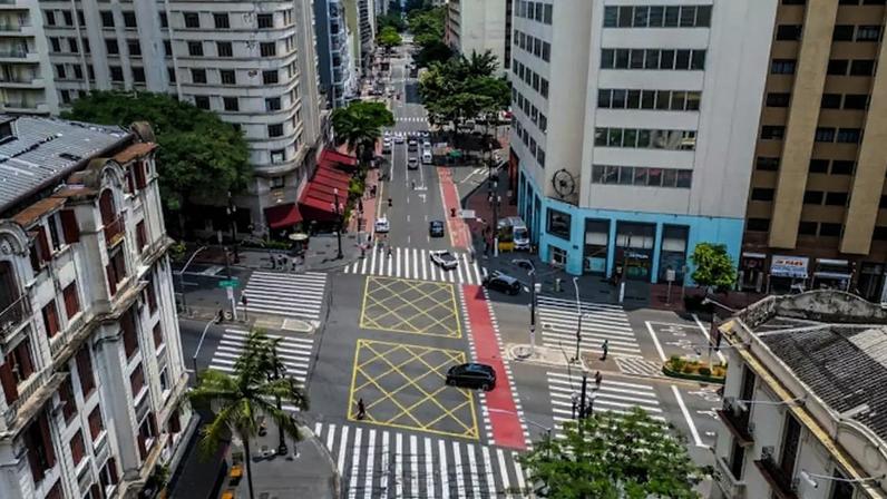 Projeto prevê quatro painéis de LED com dimensões que vão de 300 m² a 1.000 m² na esquina das avenidas Ipiranga e São João, no centro de São Paulo