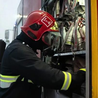 Incêndio destrói caminhão com carne na BR-448, em Canoas