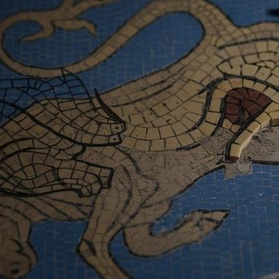 Zombaria em Milão por restauração de mosaico de touro