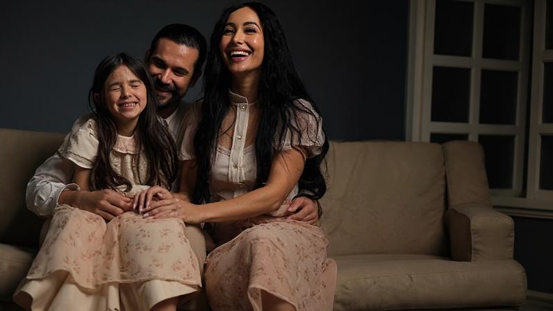 Sabrina Sato anuncia gravidez aos 45 e exibe ensaio fotográfico