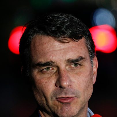 Justiça paulista penhora pagamentos a publicitário de Flávio Bolsonaro