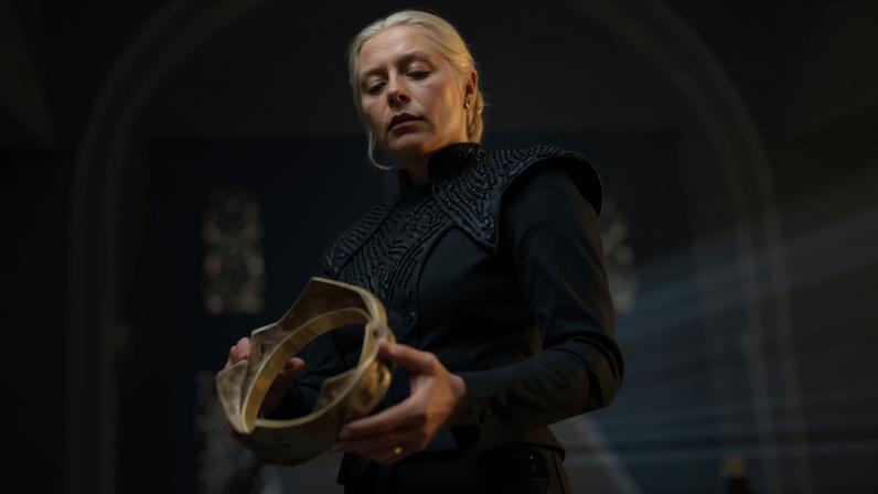 Rhaenyra (Emma D'Arcy) encara o peso da coroa na 3ª temporada de 'A Casa do Dragão'