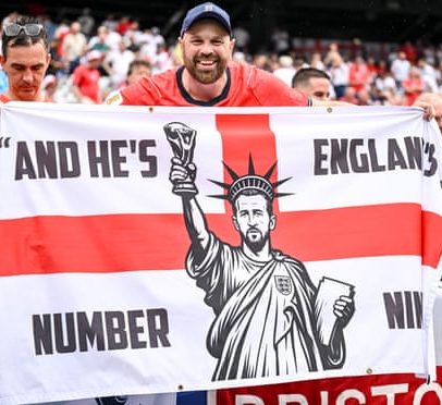 Inglaterra continua em jogo difícil; Clarke sai enquanto Copa avança