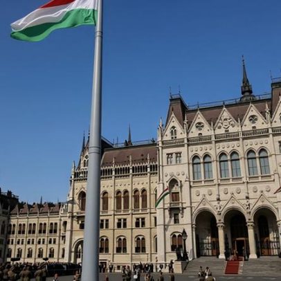 Imprensa de Orbán espalha desinformação além da Hungria