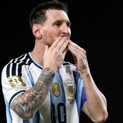 Argentina goleia Argélia com Messi em noite histórica