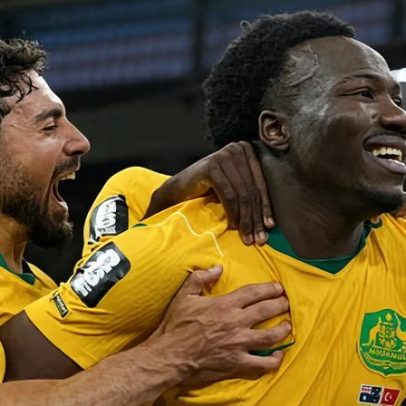 Socceroos surpreendem Turquia com jovens australianos na abertura da Copa
