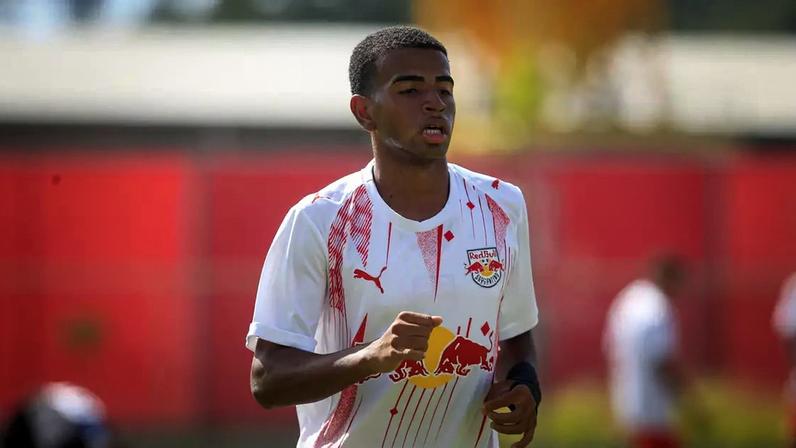 Na foto, Flávio Miguel, jogador do time sub-17 do Red Bull Bragantino.
