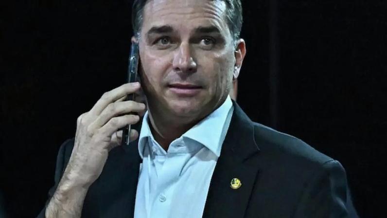 Aliados de Flávio Bolsonaro se dividem entre ataque direta a Lula e cuidado com ação da PF contra Jaques Wagner