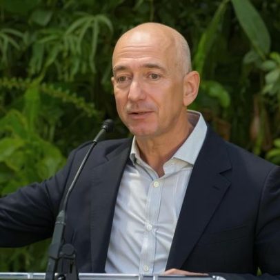 Bezos investe US$ 34 milhões em tecidos sustentáveis com fibras bacterianas