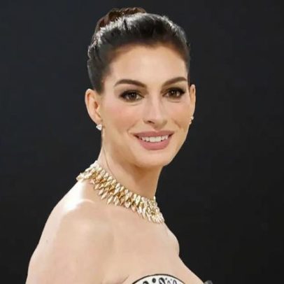 Anne Hathaway anuncia gravidez em vídeo divertido nas redes sociais