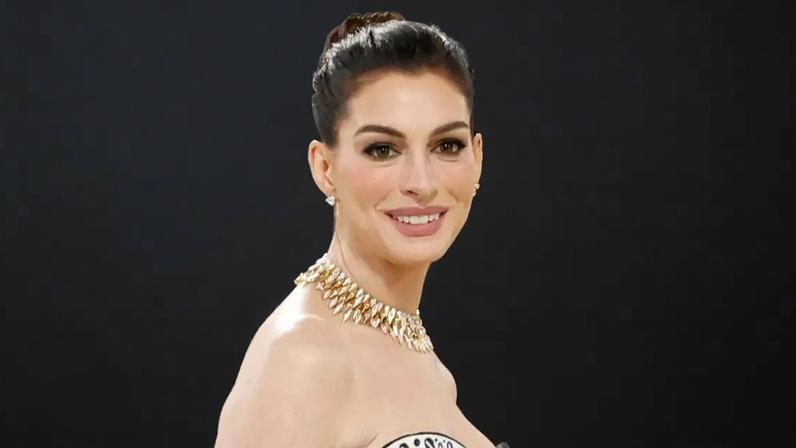 Anne Hathaway anuncia gravidez em vídeo divertido nas redes sociais