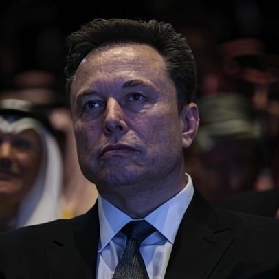 Acúmulo sem precedentes de riqueza de Elon Musk é tema de análise