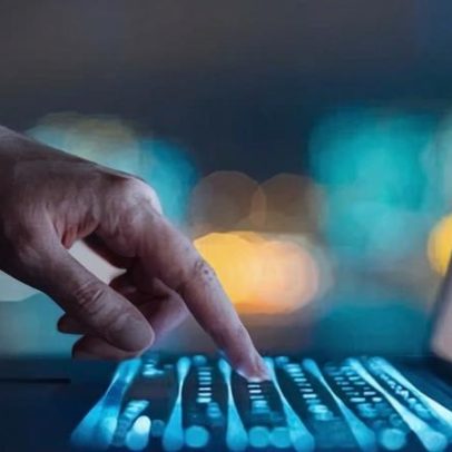 Professor usa IA para escrever opinião e revela confiança na tecnologia