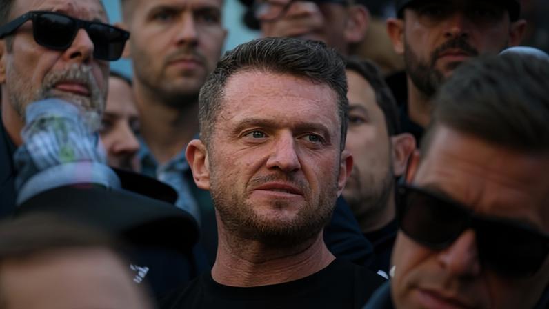 Tommy Robinson encontra o pai de Elon Musk em Moscou