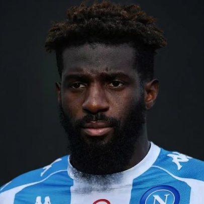 Bakayoko fecha com o Corinthians e se junta a Lingard e Memphis