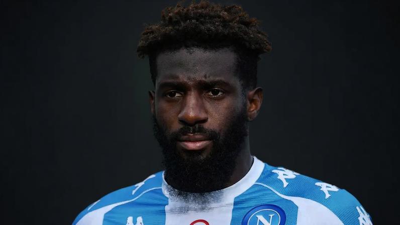 Tiemoue' Bakayoko, livre, é alvo do Corinthians