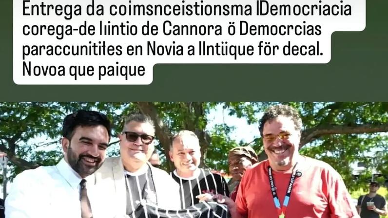 Prefeito de Nova York é presenteado por Casagrande e dirigentes após fala sobre o Corinthians