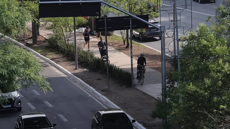 Faixa Azul para motos na avenida Sumaré