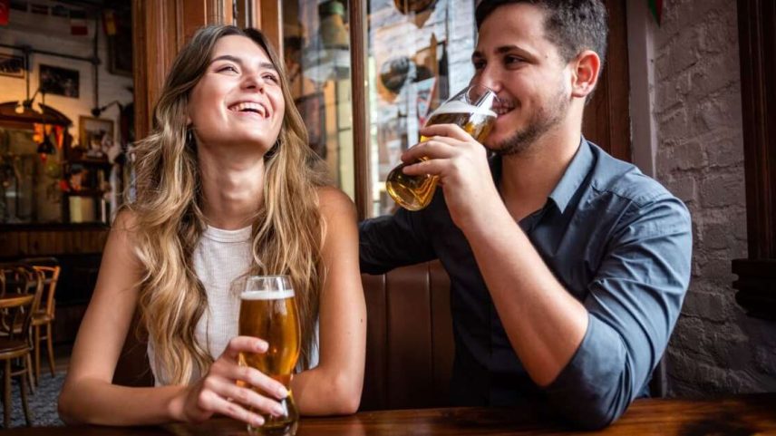 O clima da Copa pode ser a oportunidade ideal para transformar conversas online em conexões na vida real