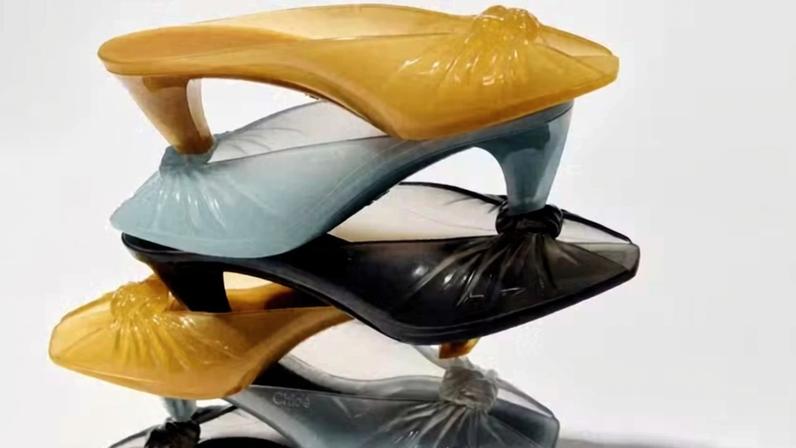 Estilo Polly Pocket: os sapatos jelly vivem um novo momento na moda