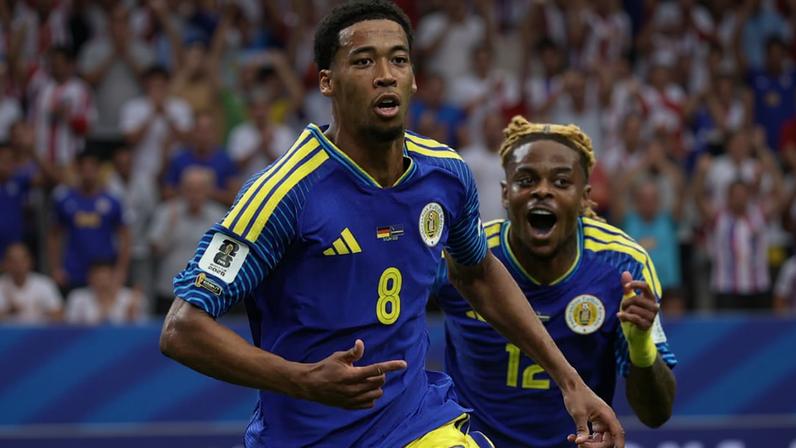 O camisa 8 Livano Comenencia marcou por Curaçao na estreia contra a Alemanha