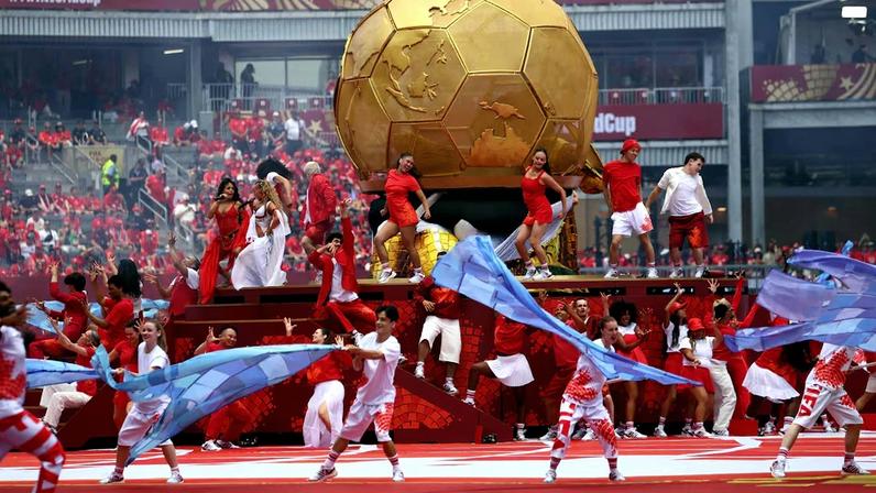 Artistas se apresentam durante a cerimônia de abertura da Copa do Mundo de futebol de 2026, antes da partida do Grupo B entre Canadá e Bósnia e Herzegovina, no Estádio de Toronto, em Toronto, em 12 de junho de 2026
