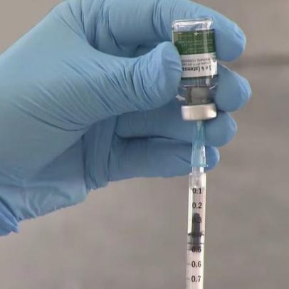 Suspensão da vacina não é fracasso, aponta infectologista e reforça segurança