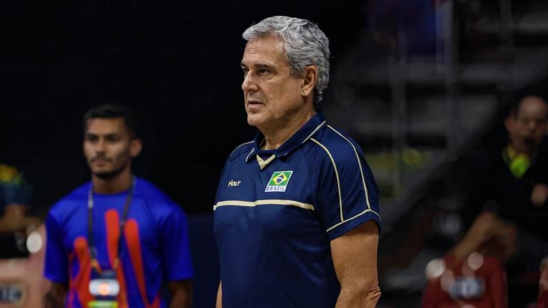 Zé Roberto, técnico da seleção brasileira feminina de vôlei, fará mudanças no time