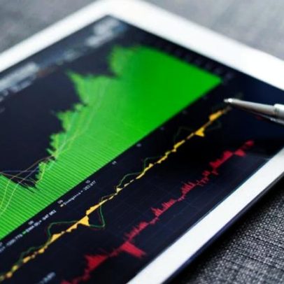 Ibovespa fecha acima de 171 mil pontos com suporte de Petrobras e bancos